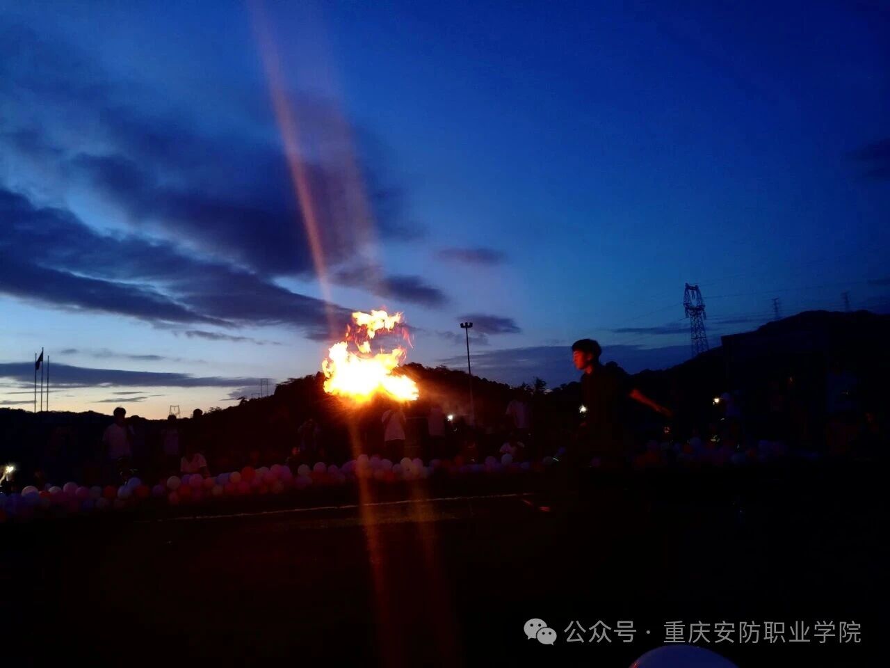 筑安防之梦·赴夏日之约丨校园草坪音乐会永不落“夏”