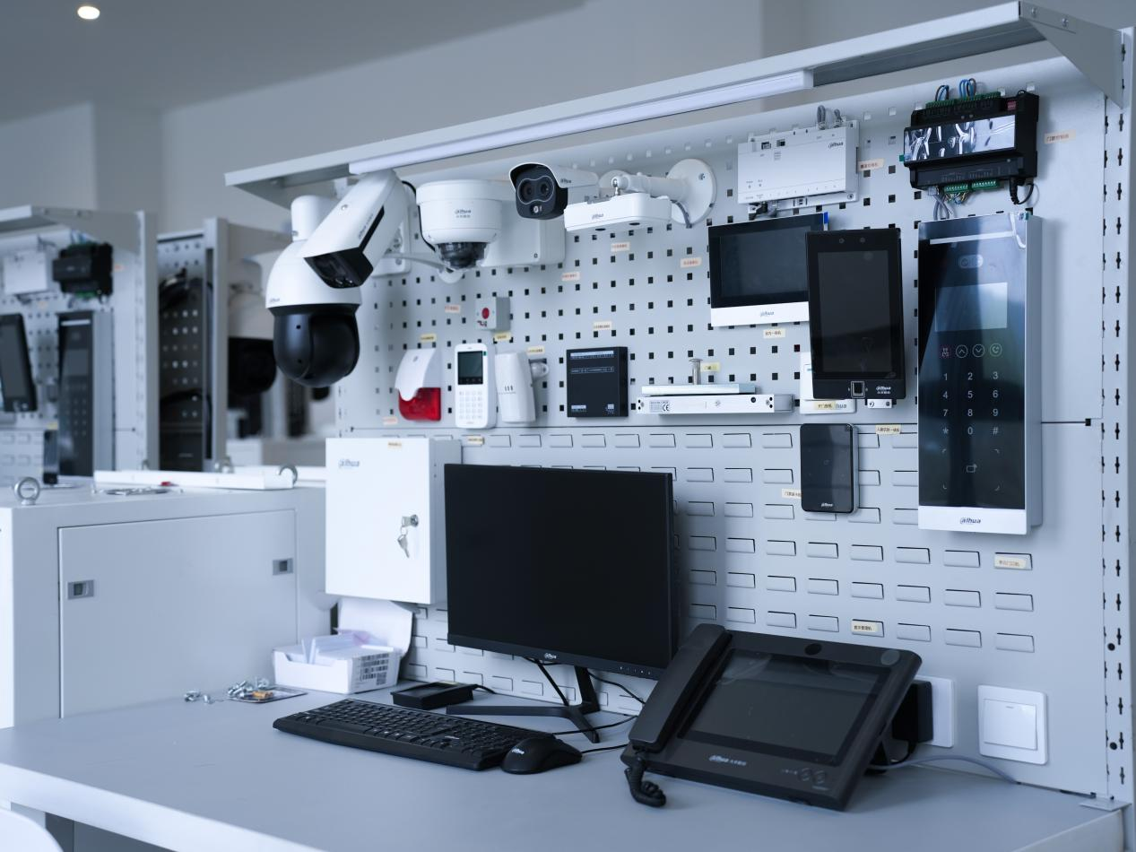 智慧安防学院AI智慧物联实训室介绍