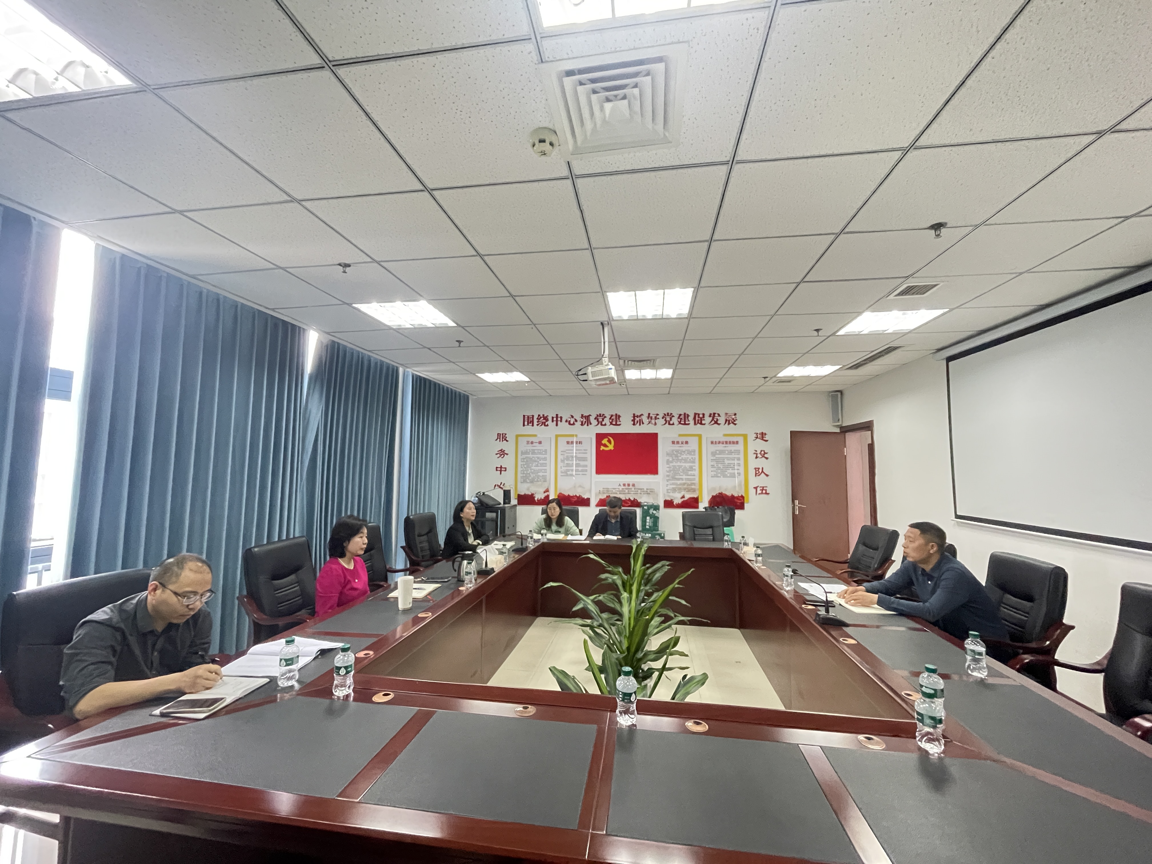 我校到綦江区人社局洽谈 拟申报无人机驾驶员职业培训项目