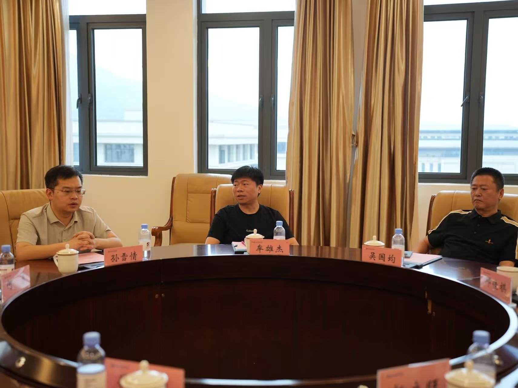 深化产教融合 共谋AI未来 | 中经产投、富进集团一行莅临我校人工智能学院调研
